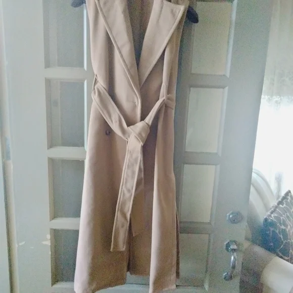 Long sleeveless over coat - Picture 2 of 4